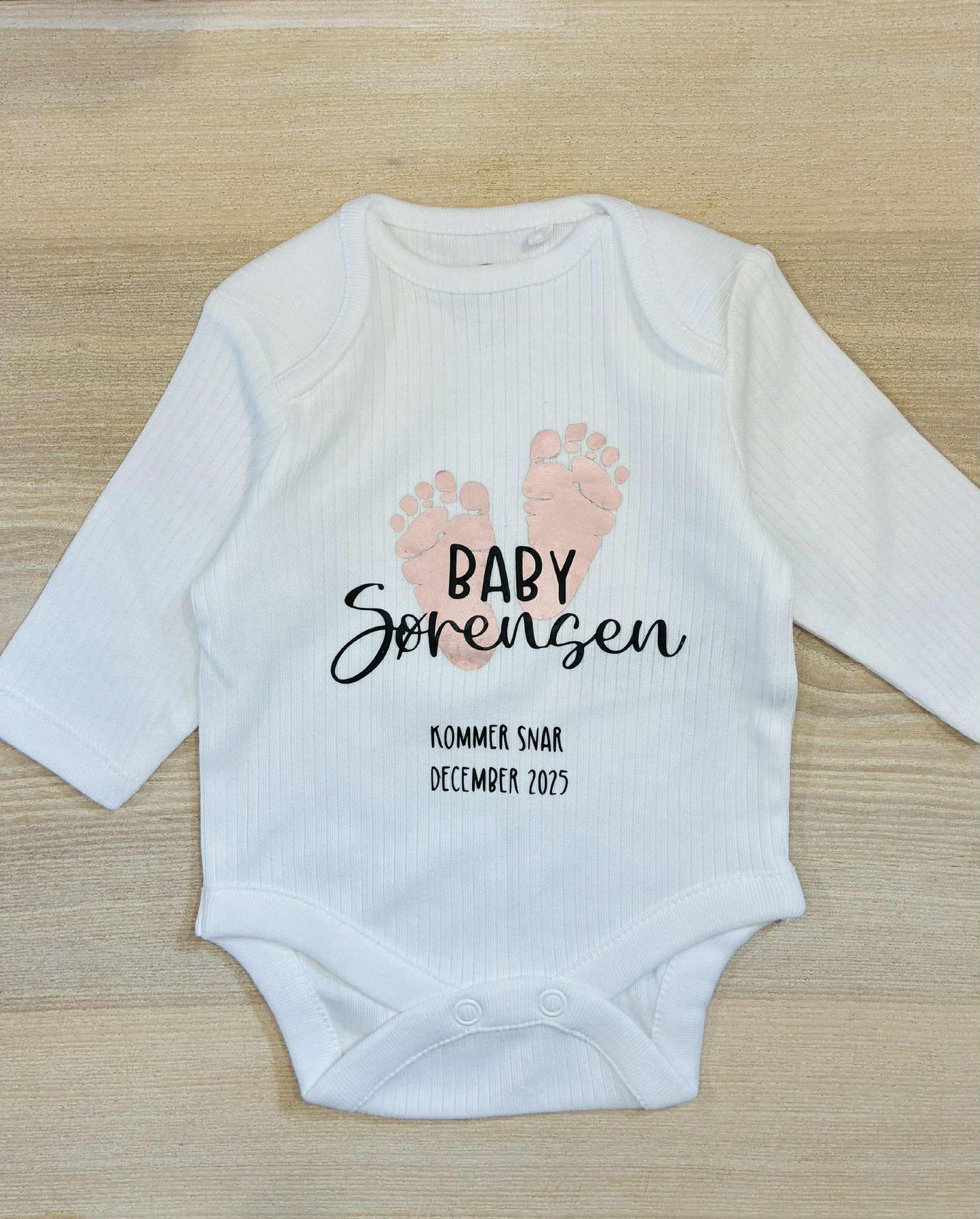 Babybody med fødder